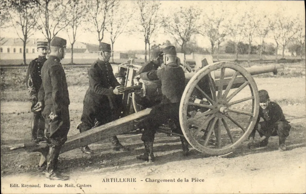 Artillerie - Ladung der Waffe — Edit. Raynaud, Bazar du Mail, Castres - Vorderseite