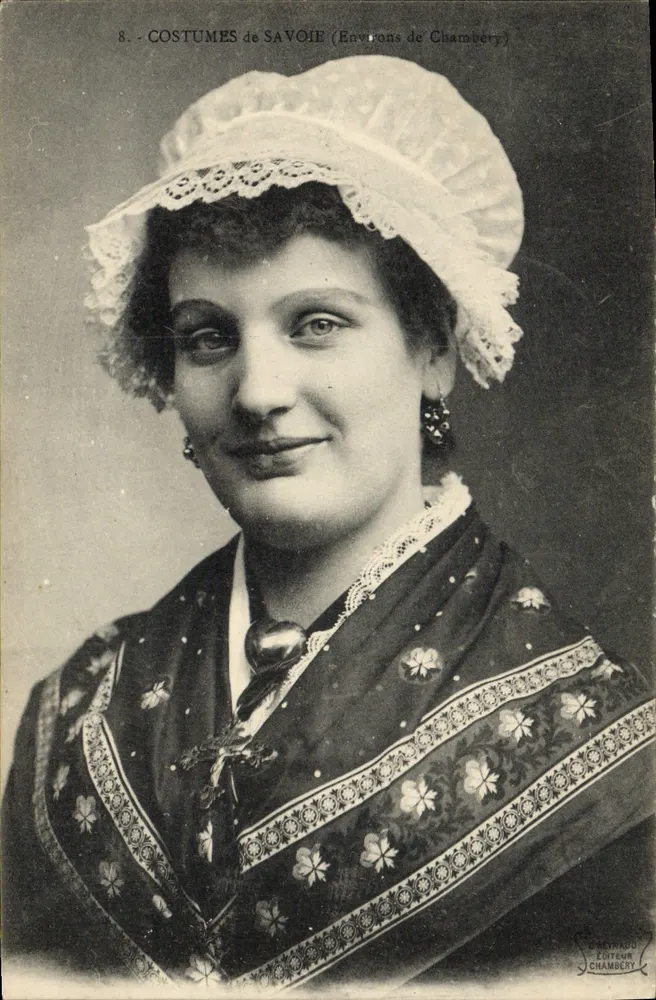 Kleidung der Savoie (Umgebung von Chambéry) — Frau im traditionellen Kleid — Verlag E. Berthaud, Chambéry, Nr. 8 - Vorderseite