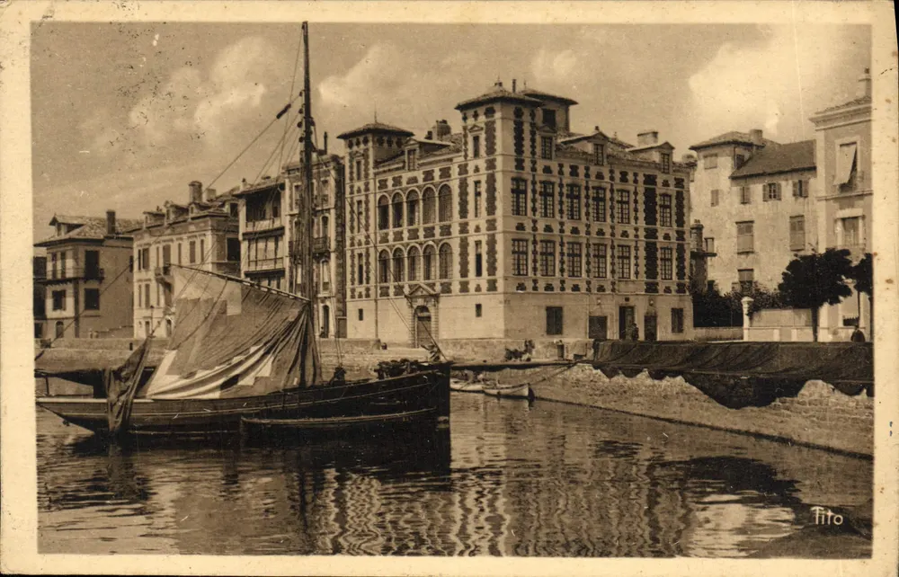 Ansicht des Kanals der Stadt — Privathaus mit dekorativer Architektur — Verlag Tito - Vorderseite