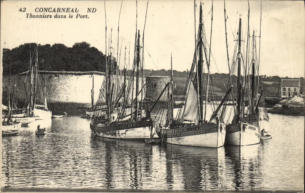 Concarneau ND — Thonniere am Hafen — Verlag: Lévy et Neurbain, Paris - Vorderseite