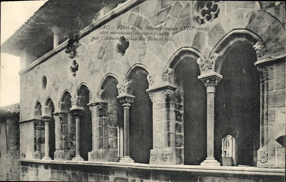 PÉOELAC - Hotel de la Monnaie royale (13. Jahrhundert) - südliche Seite restauriert (1908) durch die Administration der Beaux-Arts - Vorderseite
