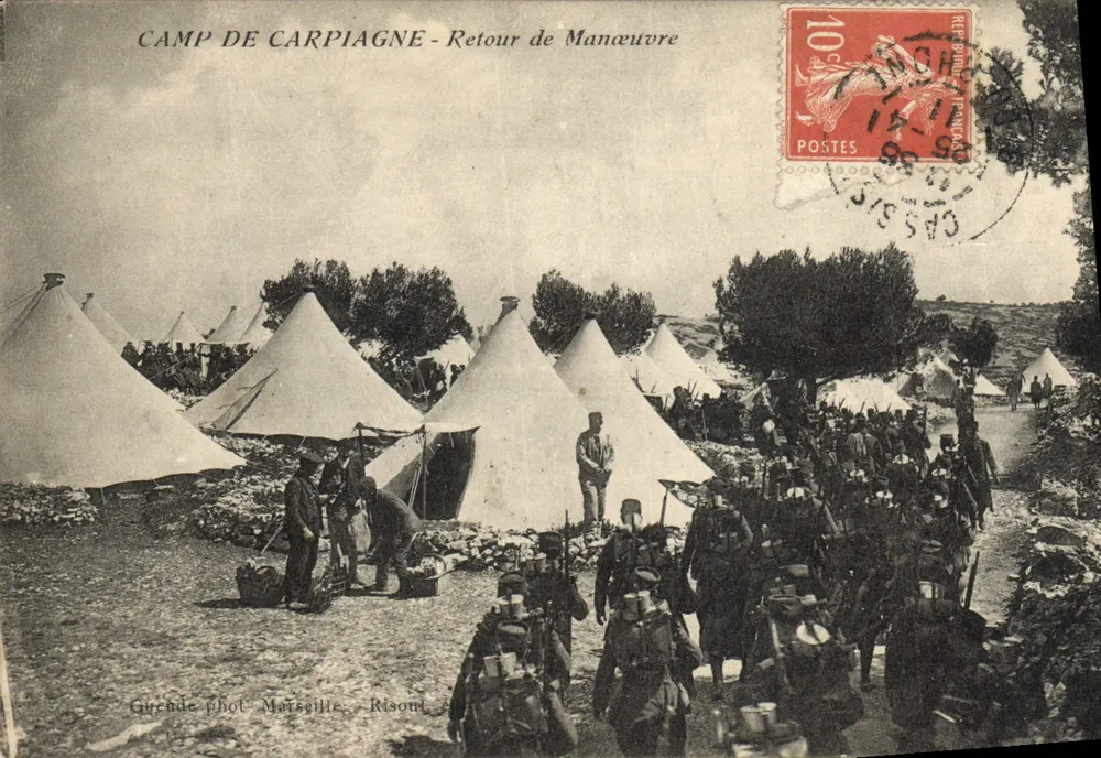 Camp de Carpiagne - Rückkehr von Manövern — Große Fotografie. Marseille, Risoud - Vorderseite