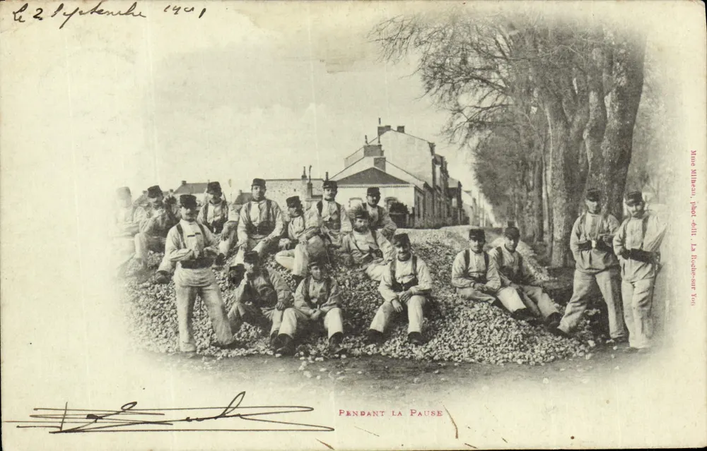 Soldados em pausa — La Roche-sur-Yon — Mineração Nîmean, fotografia de arte - Frente