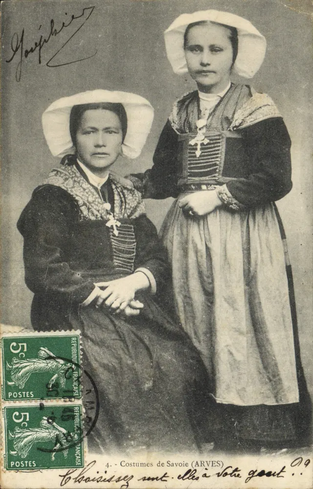 Trajes de Saboia (Arvès) — duas mulheres em traje tradicional — editor Joseph Z. n°4 - Frente