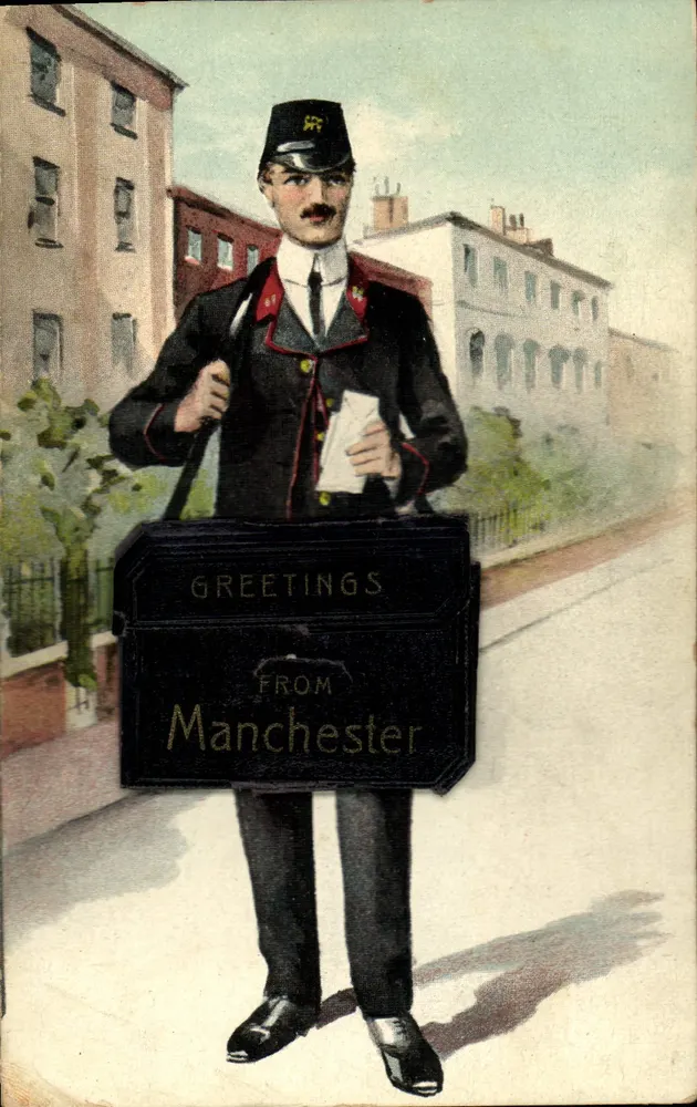 Facteur à Manchester — homme en uniforme tenant une valise avec inscription 'GREETINGS FROM MANCHESTER' — éditeur Budget Card - Frente