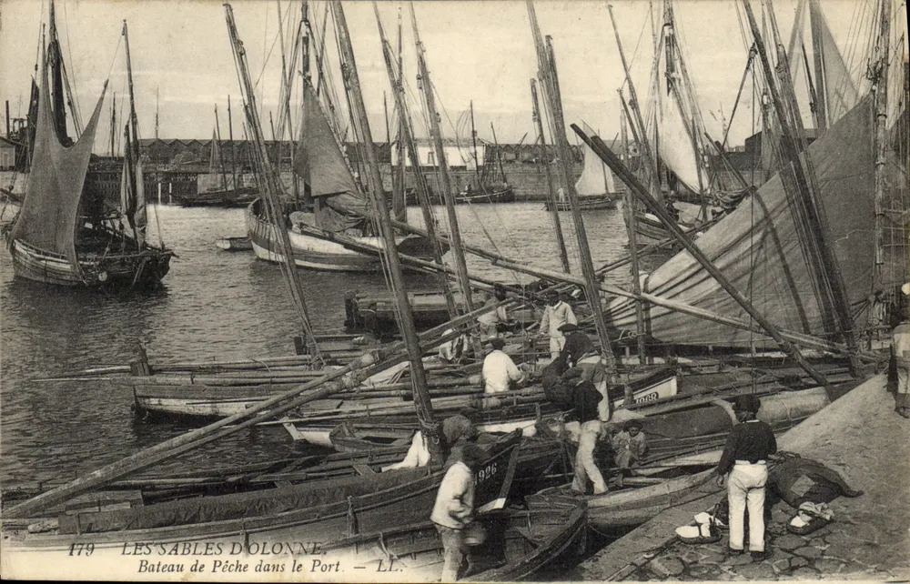 Les Sables d'Olonne — Fischboot im Hafen — LL. n° 179 - Vorderseite
