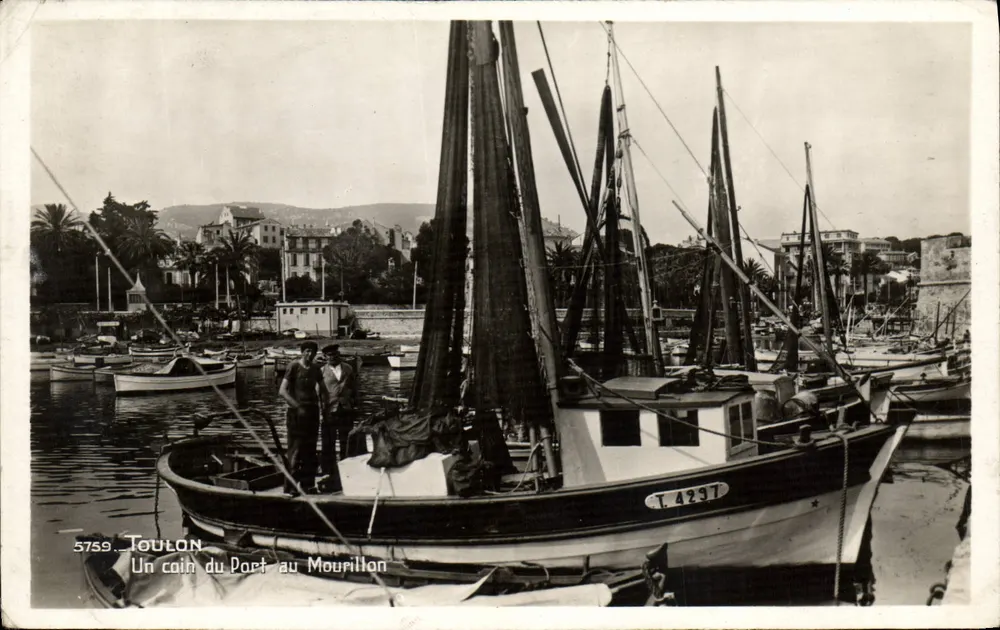 Toulon — Ein Segelboot am Hafen von Mourillon — Edition Le Vieux Port, Marseille - Vorderseite