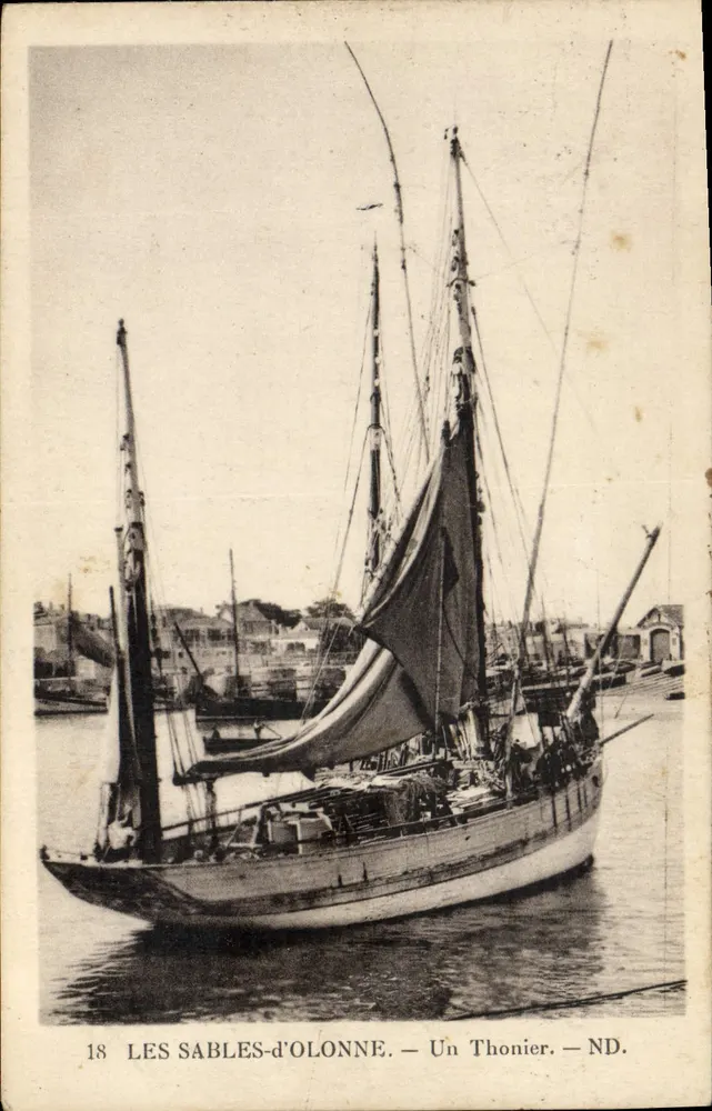 LES SABLES-d'OLONNE — Um Thonier — ND. - Frente
