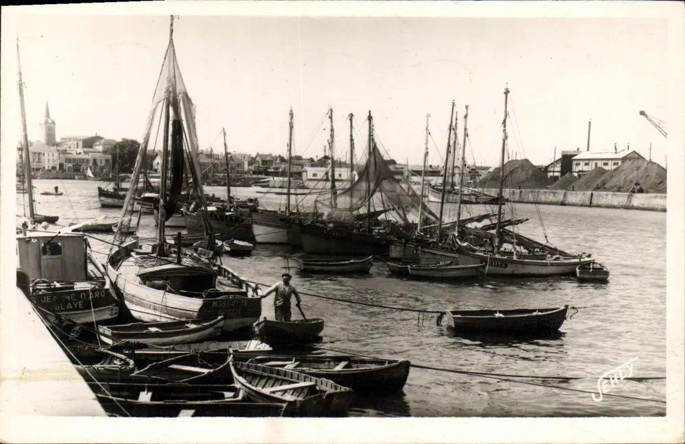Porto dos Sables d'Olonne — vista do porto com barcos — editor JERET - Frente