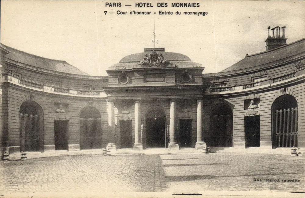 Paris — Münzhof — Ehrenhof - Eingang zur Münze - Vorderseite