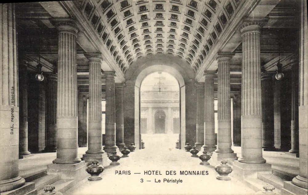 París — Hotel de las Monedas — 3 — El peristilo - Anverso
