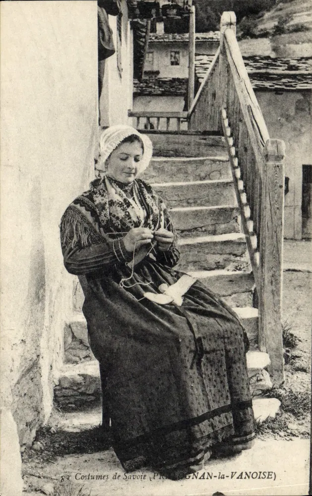 Frau im Savoyardenkleid — Prognan-la-Vanoise — Sammlung 'La Plus Belle' — E. Reynaud, Chambéry - Vorderseite