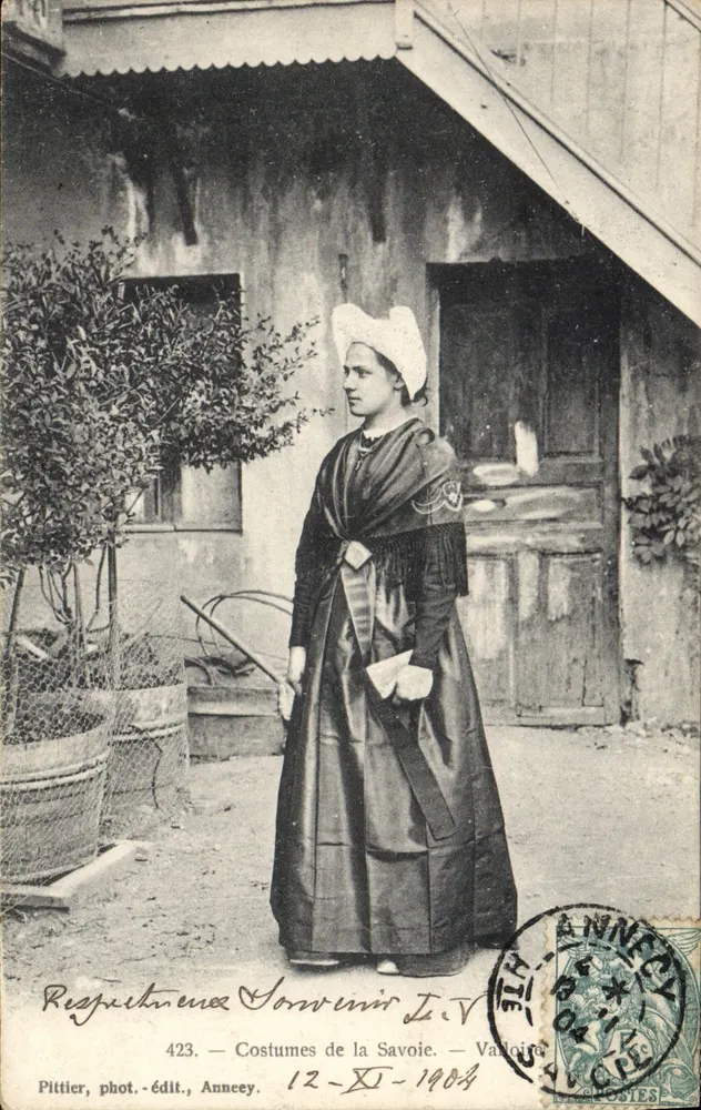 Mujer en traje savoyardo — Valloire — Pittier, fot.-edit., Annecy, n°423 - Anverso
