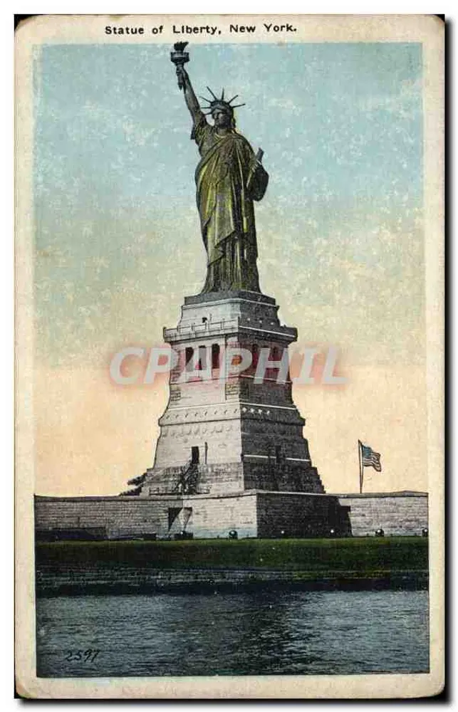 Statue of Liberty, New York — Ansicht der Statue auf ihrem Sockel mit amerikanischer Flagge — Verlag nicht sichtbar, Seriennummer 2591 - Vorderseite