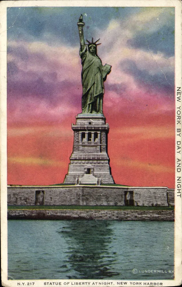 Statue of Liberty in der Nacht, New York Harbor — Lunderhill N.Y. N.Y. 217 - Vorderseite