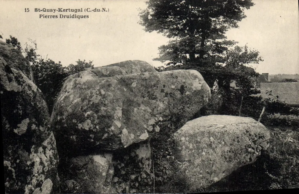 St-Quay-Kertugal (Côtes-du-Nord) — Druidensteine — Ansichtskarte n°15 - Vorderseite