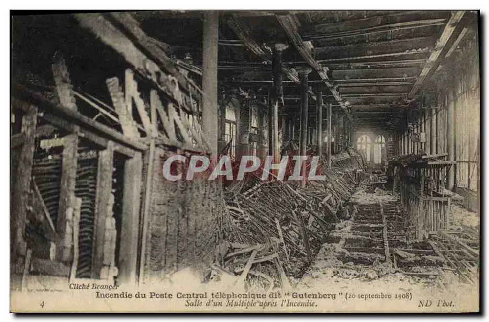 Brand am Zentralen Telefonamt "Gutenberg" — Zimmer eines Multiples nach dem Brand — Branger Foto, Nr. 4 - Vorderseite