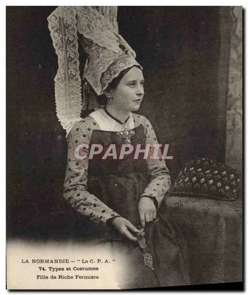 Normandie — Tochter eines reichen Bauern — Antike Ansichtskarte n°74 - Vorderseite