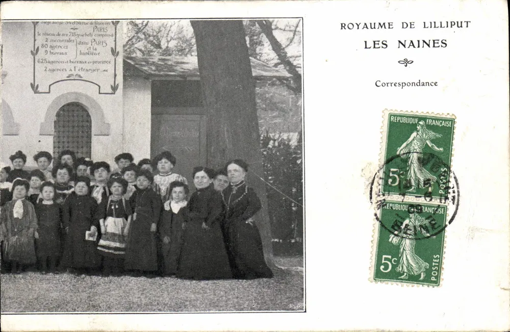 Groupe d'enfants et d'adultes — devant un édifice avec inscription — éditeur Édouard Fauquet, n° 625 - Vorderseite