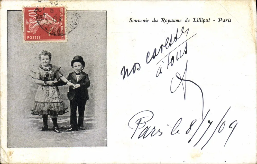 Zwei Kinder — Studio-Szene — Erinnerung an das Königreich Lilliput - Paris - Vorderseite