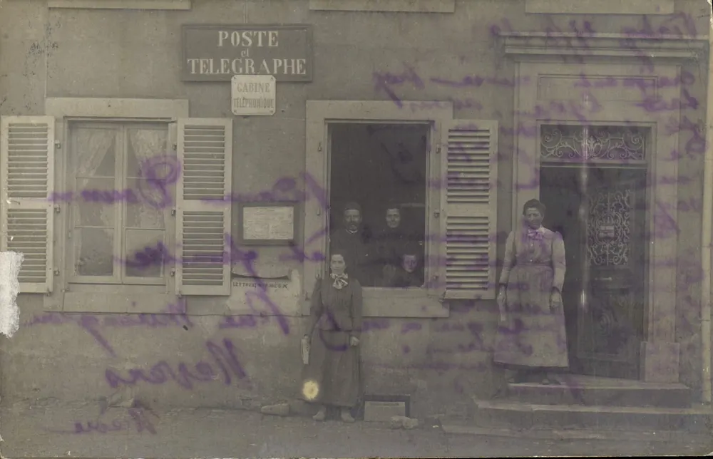 Poste et Télégraphe — Cabine téléphonique — Lettres et Messageries - Frente