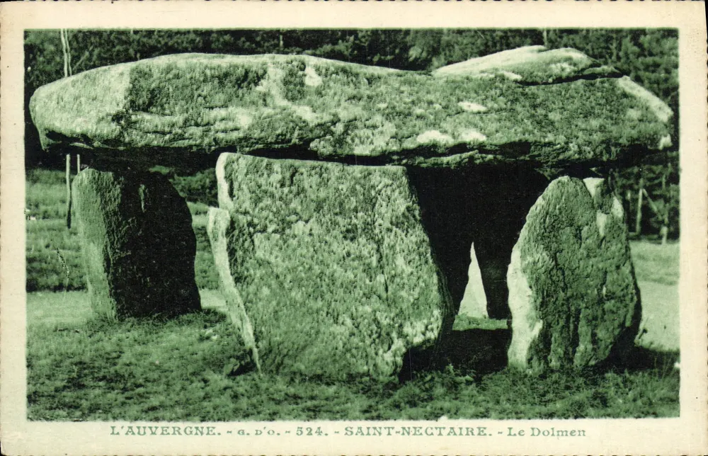 Saint-Nectaire — Der Dolmen — Auvergne — Nr. 524 - Vorderseite