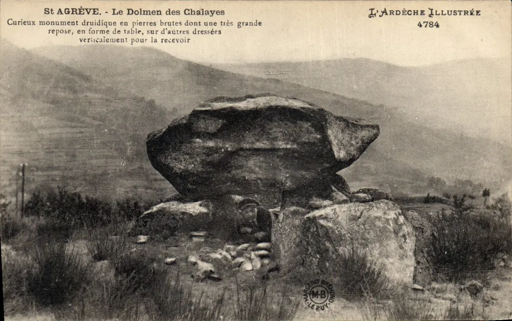St AGRÈVE - Der Dolmen der Chalayes — L'ARDÈCHE ILLUSTRÉE 4784 - Vorderseite
