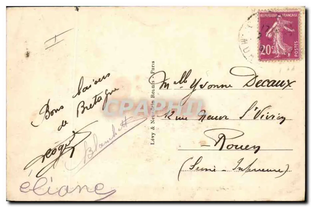 कार्नाक - मेनेस के संरेखन (1.169 मेनहिर खड़े 11 पंक्तियों में) — एलएल - पीछे