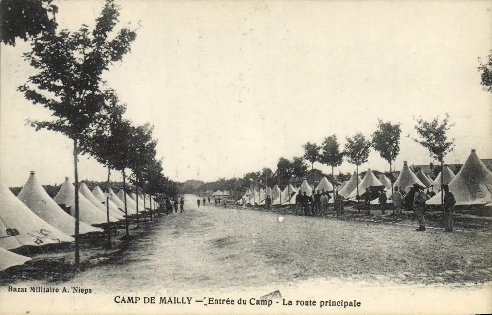Camp de Mailly — Eingang zum Lager - Die Hauptstraße — Militärbazar A. Nieps - Vorderseite