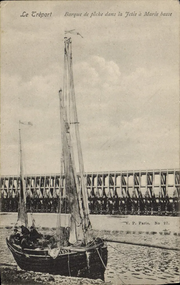 Le Tréport — Fischerboot auf der Mole bei Ebbe — V. P. Paris, Nr. 27 - Vorderseite