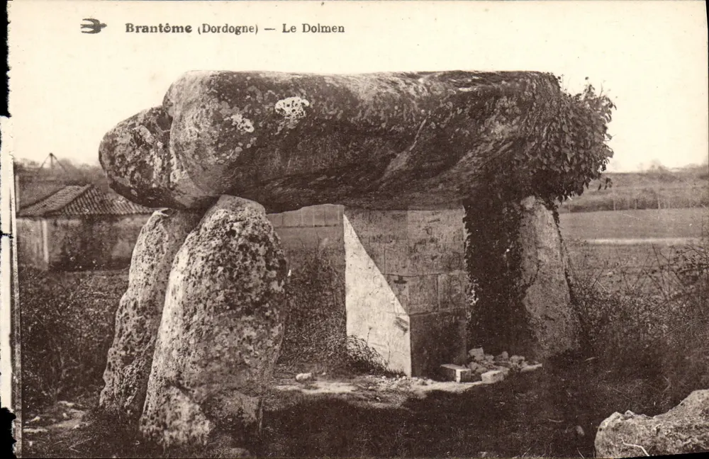 Brantôme (Dordogne) — O Dolmen - Frente