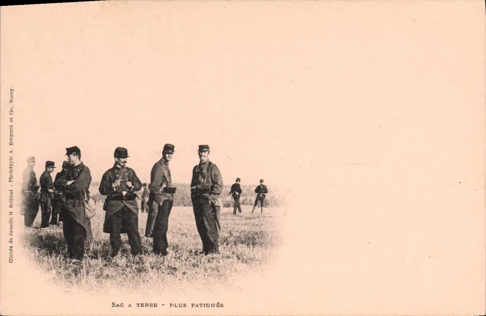 Soldados cansados no campo — Sac à terre — Mais cansados — Fototipia A. Berporet e Cie, Nancy - Frente