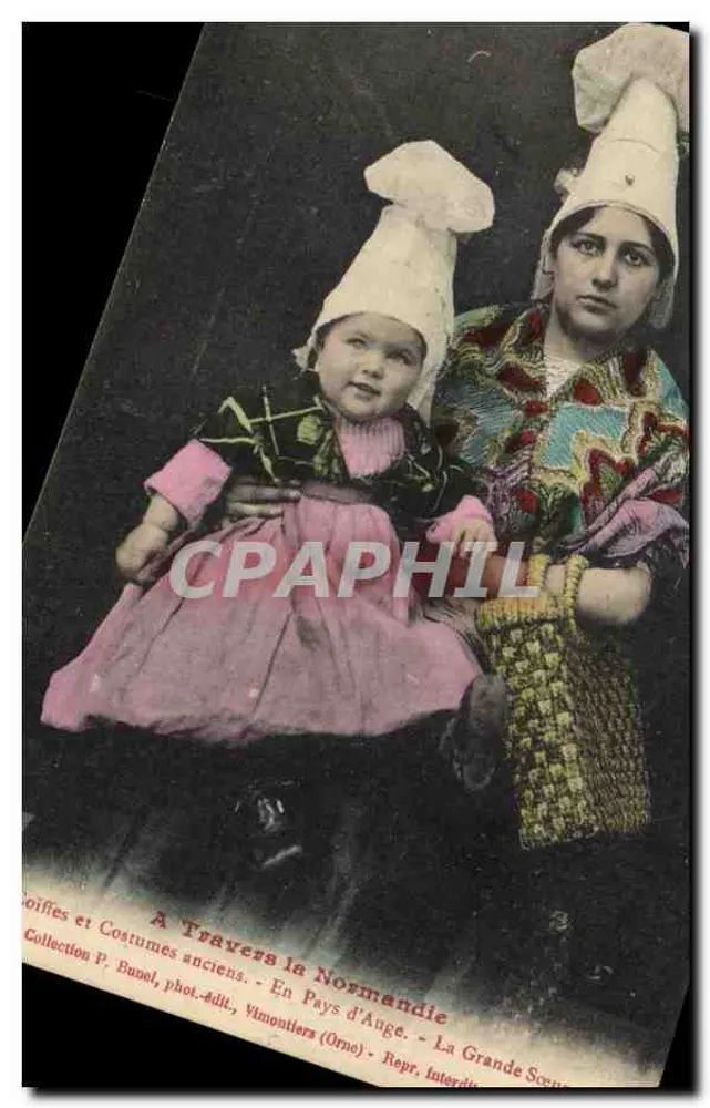 Frauen und Kind in alten Kleidern — Normandie — Sammlung P. Banel, Fotografie Addit, Vimontiers (Orne) - Vorderseite