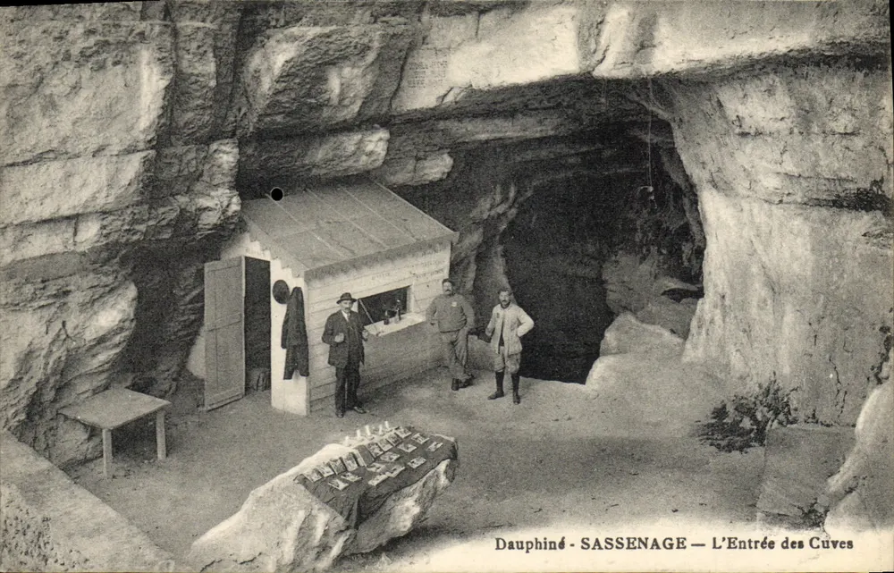 Dauphiné - Sassenage — Eingang zu den Zisternen - Vorderseite