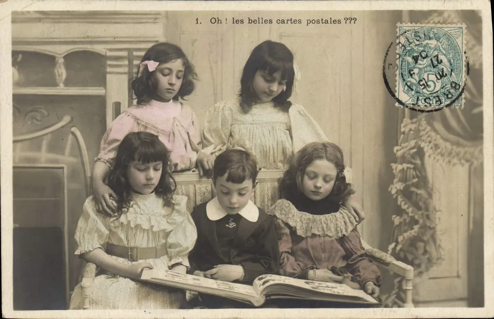 Cinco crianças contemplando um livro — Paris, editor desconhecido, n°1 - Frente