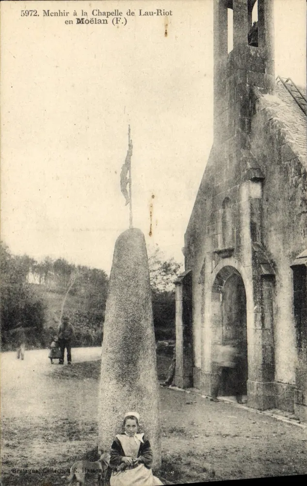 Menhir bei der Kapelle von Lau-Riot — Moëlan (F.) — Gréjouan & Collougui, n° 5972 - Vorderseite