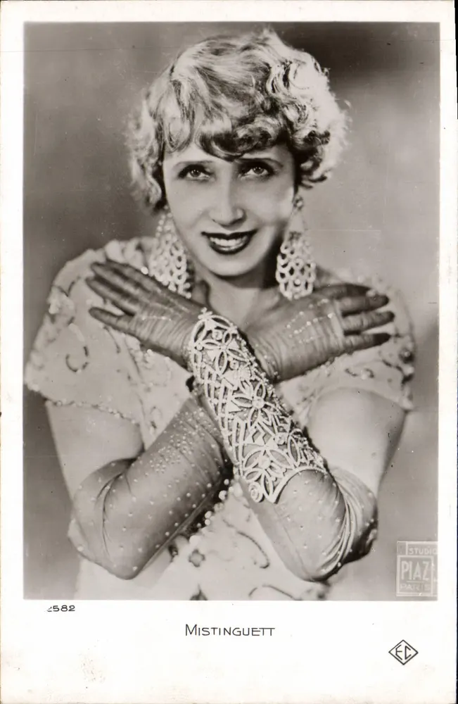 Mistinguett — Portret w studio — Studio Piazz Paryż, nr 582 - Awers