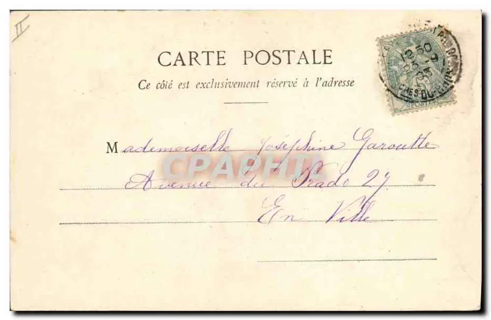 Mädchen vor einem Kartenpostkarten-Stand — Le Petit Trottin — Fotograf A. Bergeret et Cie, Nancy - Rückseite