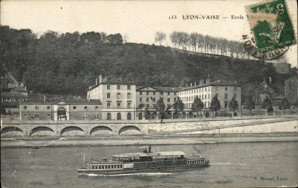 LYON-VAISE — Escola Veterinária — P. Martel, Lyon - Frente