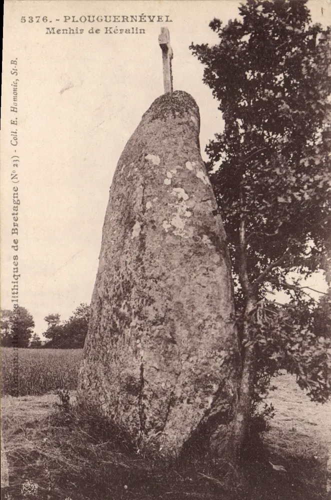 Menhir de Kéralin — Plouguernével, Finistère — Sammlung E. Hamonic (Nr. 23) - Vorderseite
