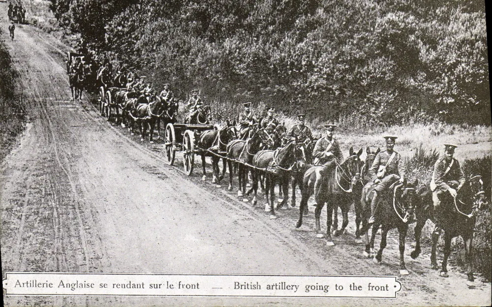 Artillería británica que se dirige al frente — British artillery going to the front - Anverso