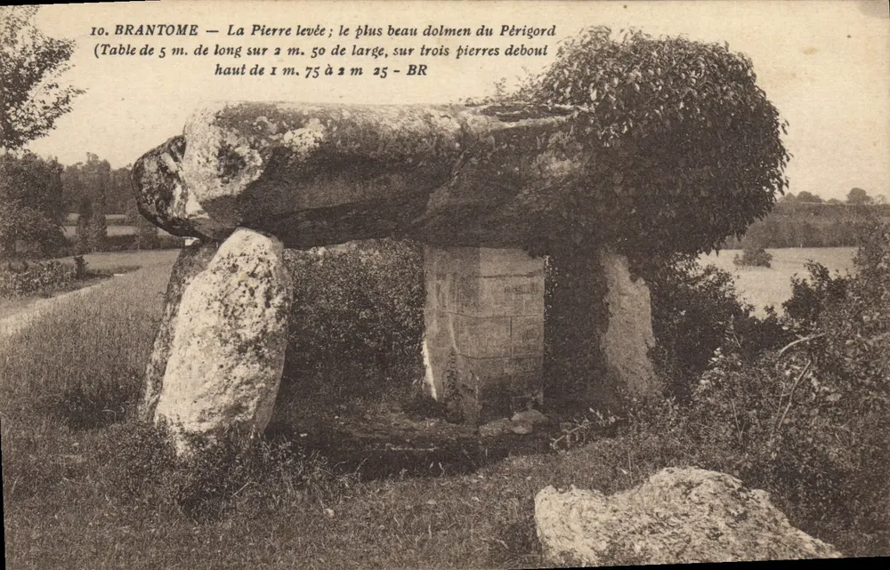 Brantôme — Die Stele; der schönste Dolmen des Périgord — BR - Vorderseite
