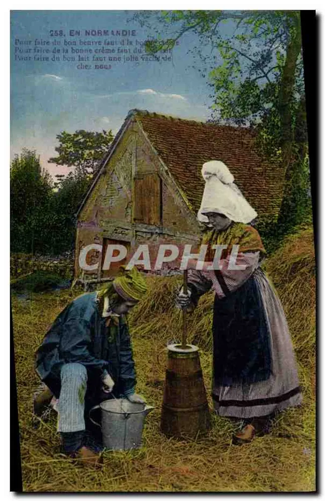 Na Normandia — Mulheres leiteiras diante de uma granja — Bilhete postal antigo n°258 - Frente