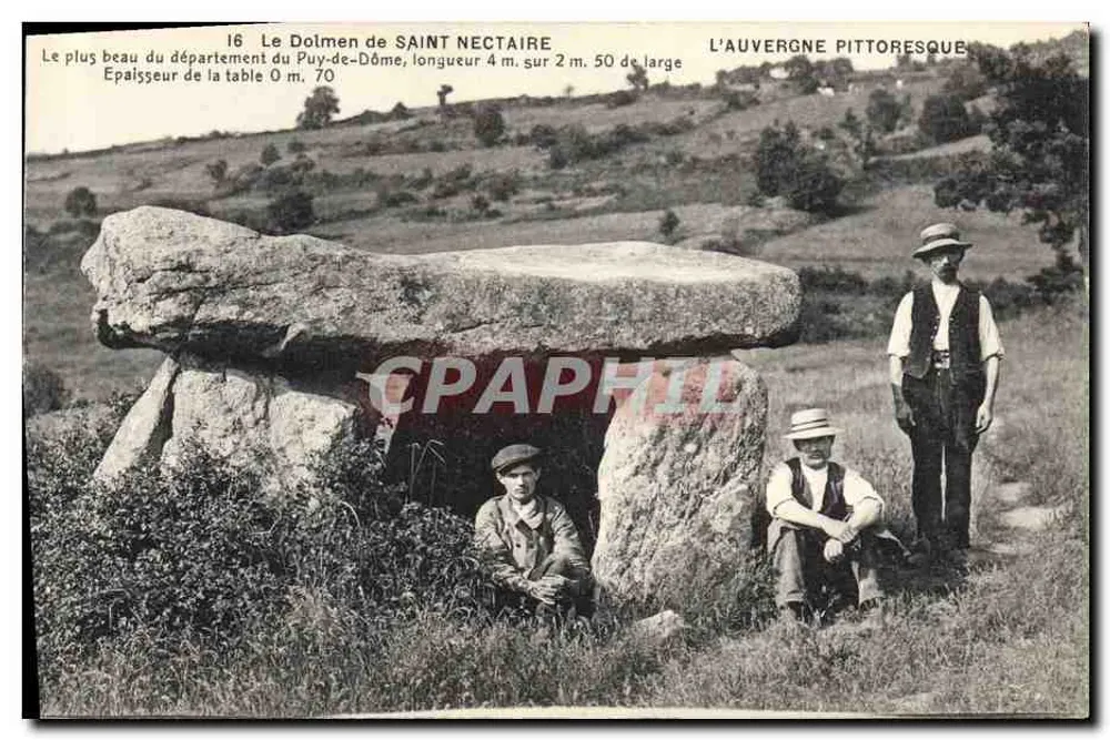 O Dolmen de SAINT NECTAIRE — A Auvergne pitoresca — n°16 - Frente