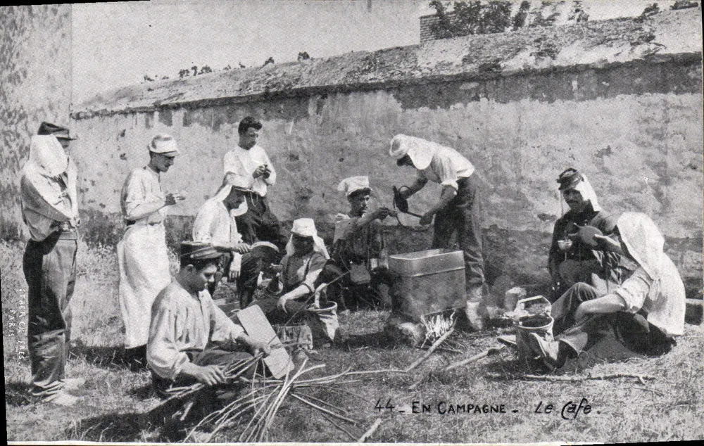 Na Campina — O Café — 44 — Editor: A La Tricoteuse, Marselha - Frente