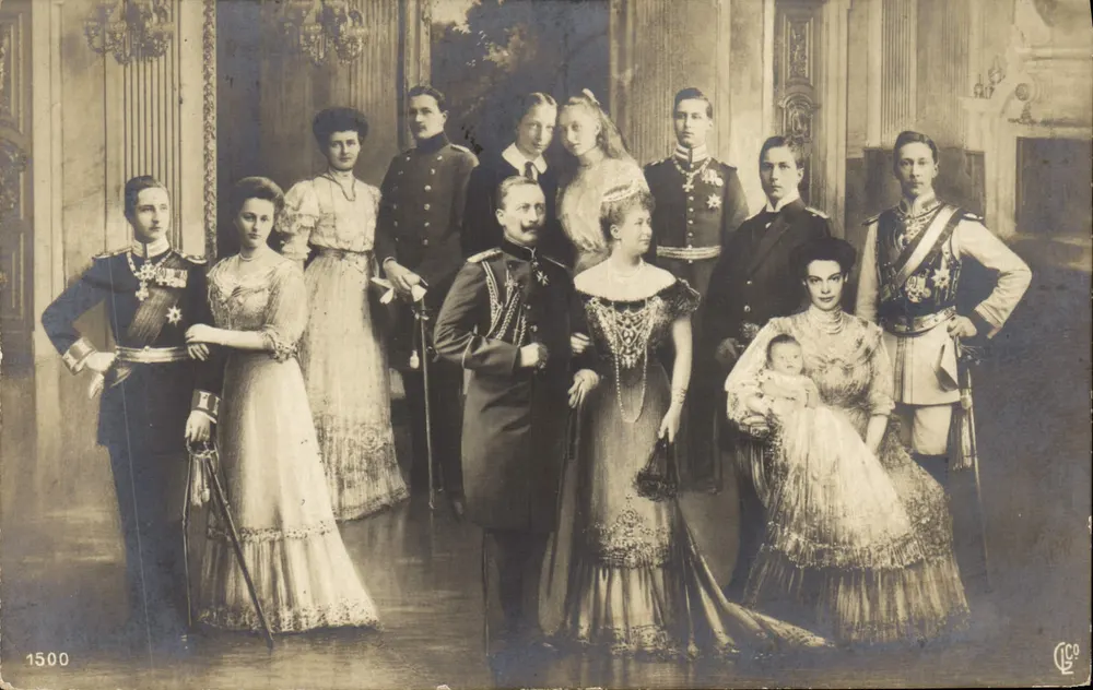 Família real — fotografia em preto e branco — editor CICO, n° 1500 - Frente