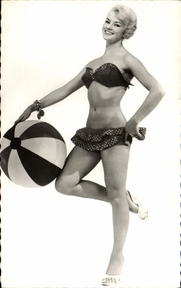 Anny Nelsen (Miss Angora) — foto de estúdio — Photo Studio Vallots, Paris - Frente