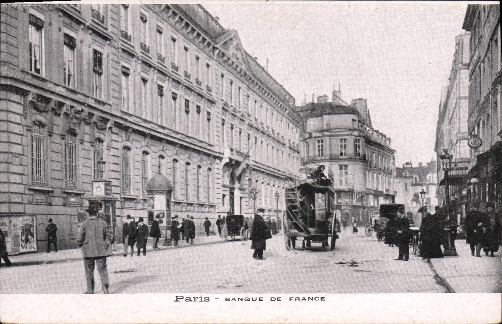 Paris - Banco da França — vista da rua com carruagem e pedestres — editor não visível - Frente