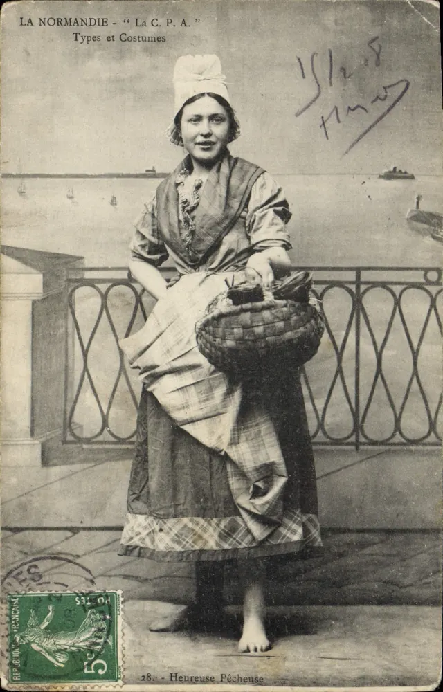 Normandie — Pêcheuse heureuse — La C.P.A. (éditeur) n°28 - Frente