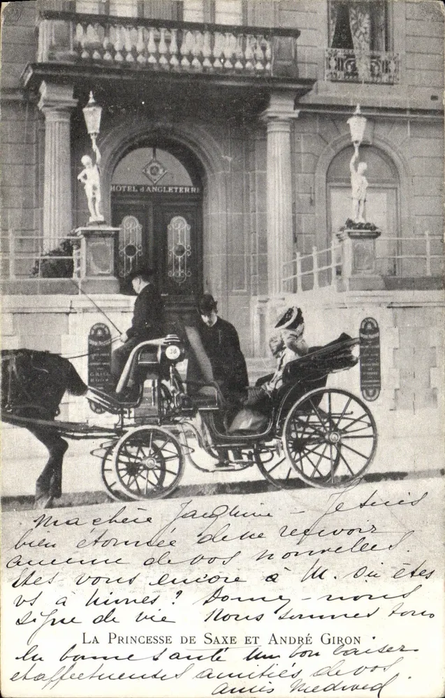 A Princesa da Saxônia e André Giron — diante do Hotel da Inglaterra — editor não visível - Frente